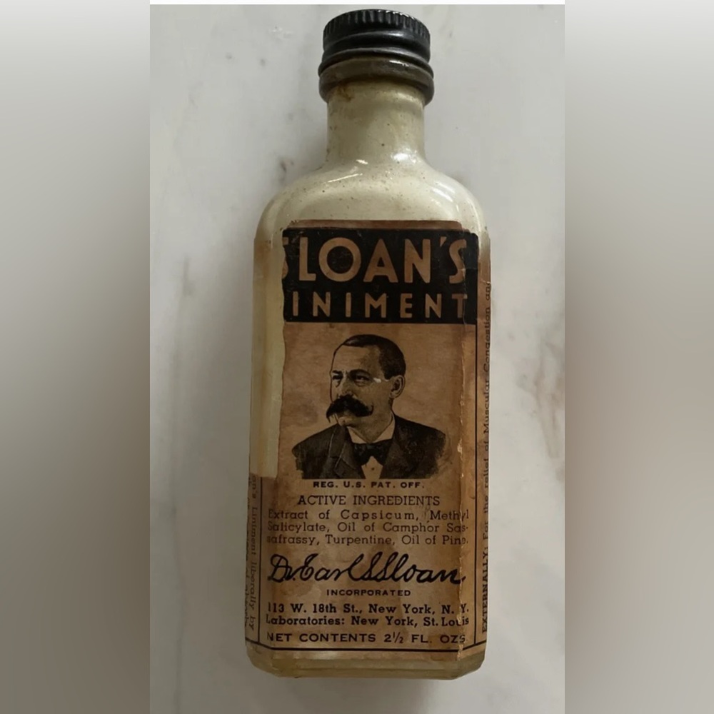 Antique 1930s Glass Bottle Of Sloan’s Liniment 2.5 Fl Oz Paper Apothecary Label
